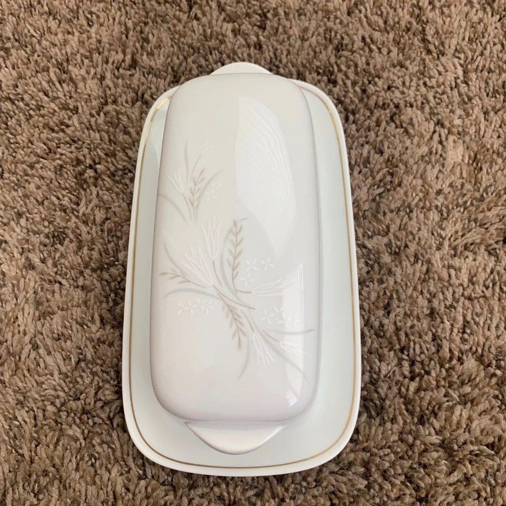 Noritake Butter Dish with Lid China Windrift Pattern Japan 6117